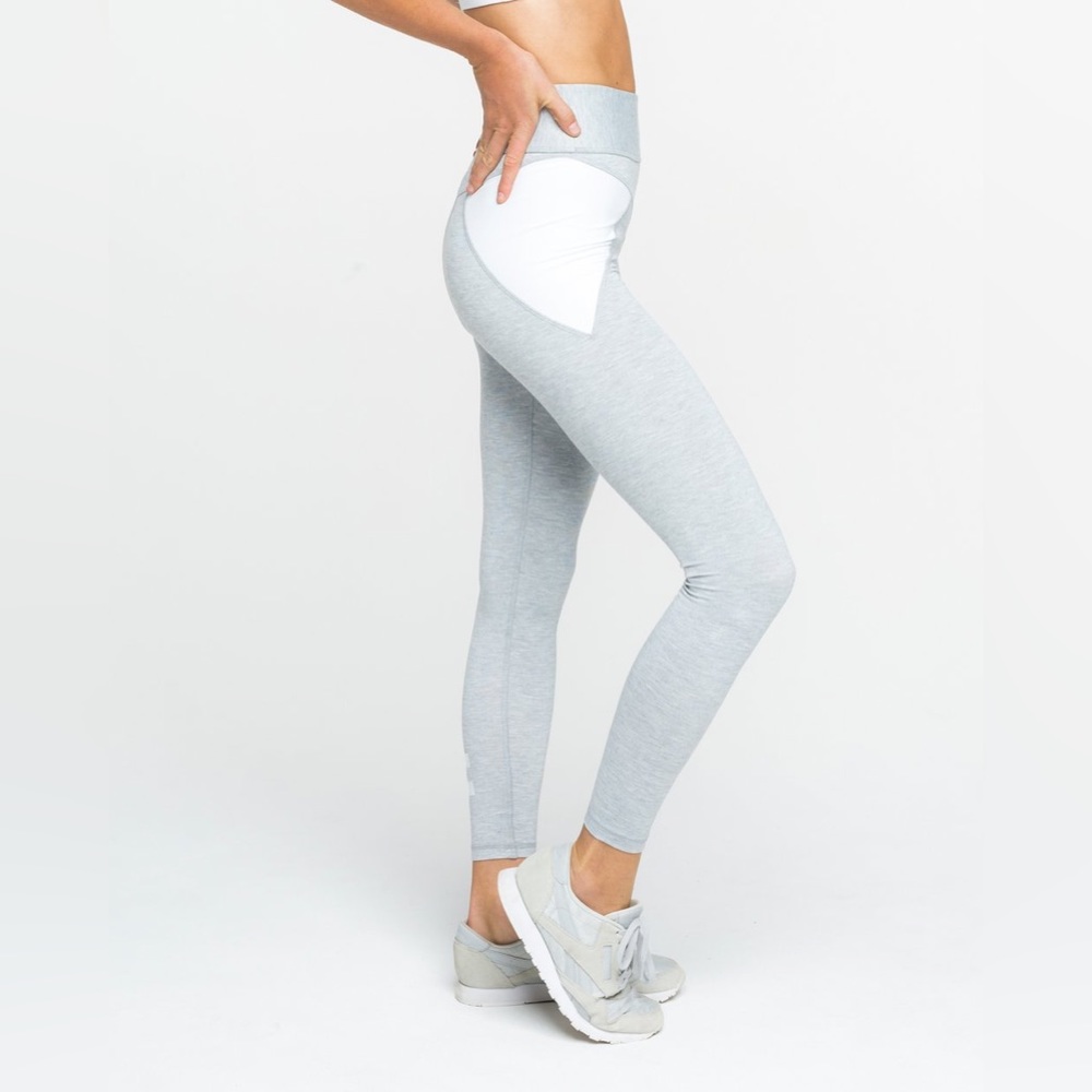 NWT ARCADIA MOVEMENT VAULT LEGGING